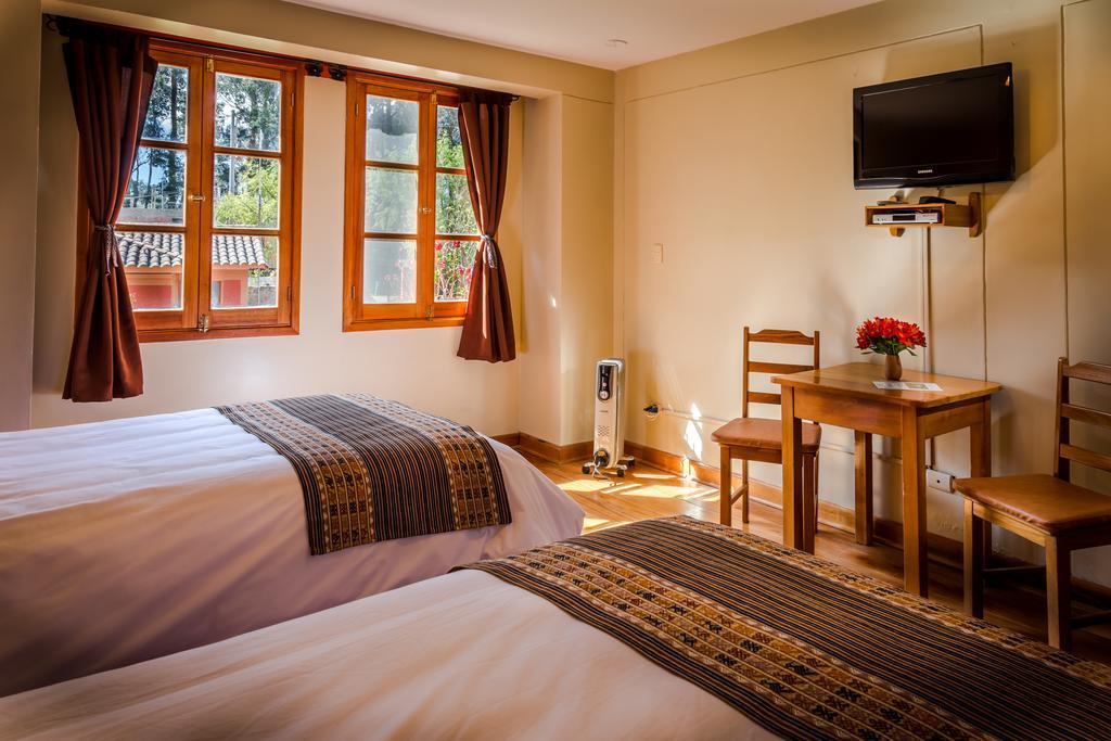 Hotel Pakaritampu Ollantaytambo Kültér fotó